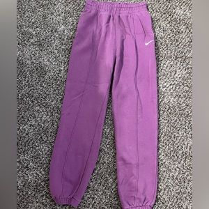 Worn but good condition oversized Nike sweatpants